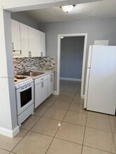172 NW 12th St in Miami, FL - Building Photo - Building Photo