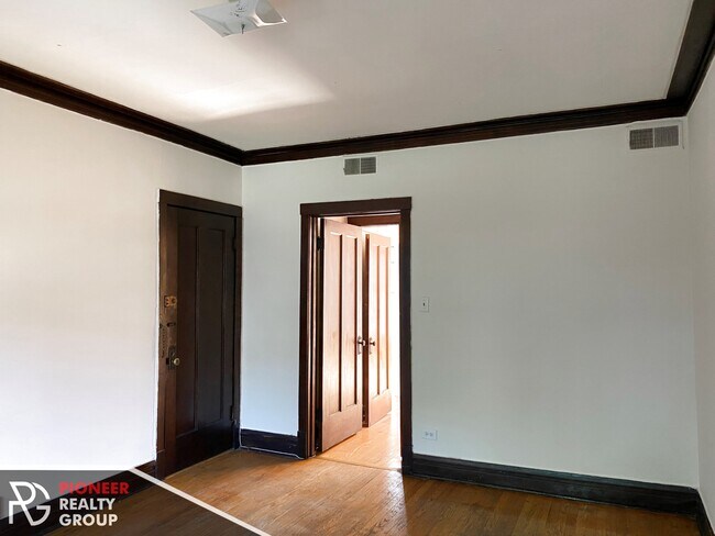 2510 N Kedzie Blvd, Unit 2N in Chicago, IL - Building Photo - Building Photo