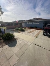 13809 Actina Ave in Bellflower, CA - Foto de edificio - Building Photo