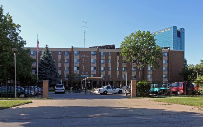 Madonna Homes in Toledo, OH - Foto de edificio - Building Photo