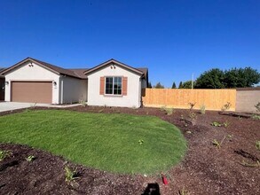 113 S Tommy Ct in Visalia, CA - Building Photo - Building Photo