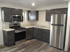 Brentwood Manor in Pittsburgh, PA - Foto de edificio - Building Photo