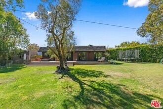 7038 Dume Dr in Malibu, CA - Building Photo - Building Photo