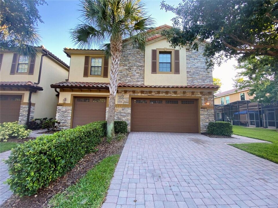 8065 Prestbury Dr in Orlando, FL - Building Photo