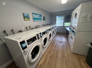 3315 58th Ave S, Unit 303 in St. Petersburg, FL - Foto de edificio - Building Photo