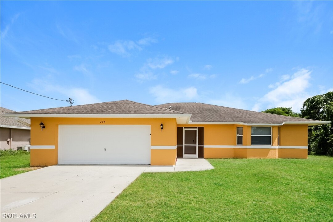204 Harold Ave N in Lehigh Acres, FL - Building Photo
