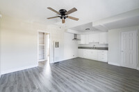 Palm Terrace Apartments in Los Angeles, CA - Building Photo - Interior Photo