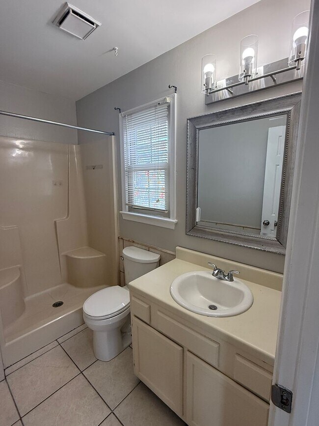 1404 Eddystone Dr in Virginia Beach, VA - Building Photo - Building Photo