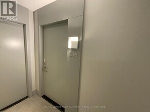 398 Hwy 7 in Richmond Hill, ON - Building Photo - Building Photo