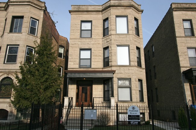 3821 N Wilton Ave in Chicago, IL - Foto de edificio - Building Photo