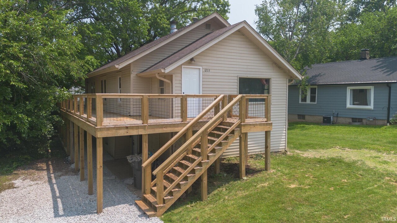 1203 S Fess Ave in Bloomington, IN - Foto de edificio