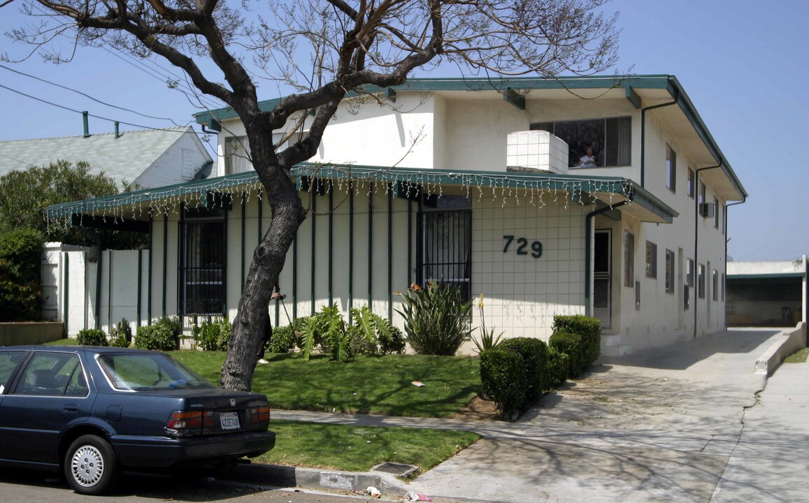 729 E Nutwood St in Inglewood, CA - Building Photo