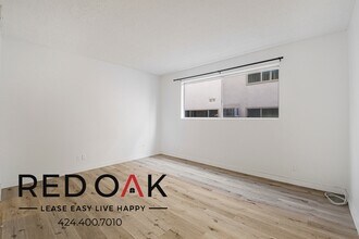 2065 Rodney Dr in Los Angeles, CA - Building Photo - Building Photo