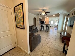 10233 Crescendo Ln in Austin, TX - Building Photo - Building Photo
