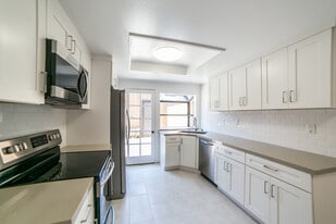 9743 Reseda Blvd #3, Unit Upstairs north bedroom in Northridge, CA - Building Photo