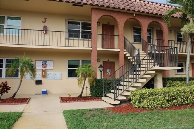 2600 S Kanner Hwy in Stuart, FL - Building Photo - Building Photo