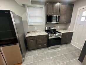 723 Oneida Pl NW in Washington, DC - Foto de edificio - Building Photo