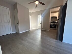 120 S End Rd, Unit 2nd Flr in New Haven, CT - Building Photo - Building Photo