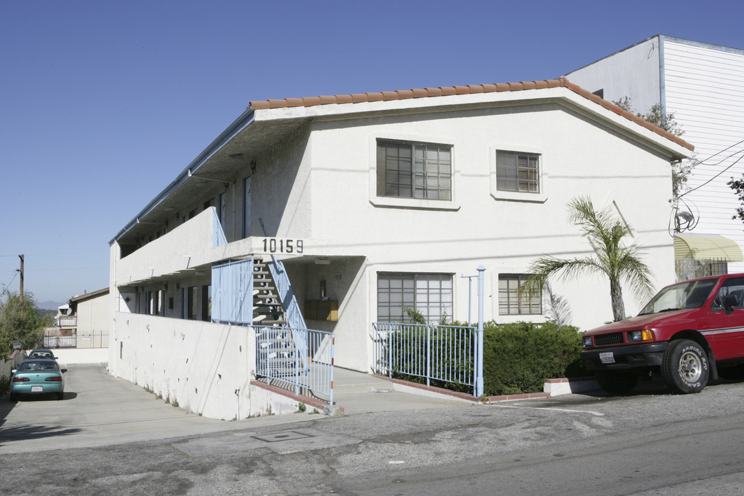 5334 Vantage Ave in North Hollywood, CA - Foto de edificio