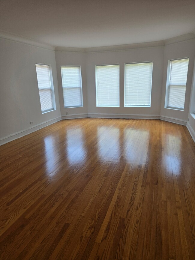 2043 E 72nd Pl, Unit 3 in Chicago, IL - Foto de edificio - Building Photo