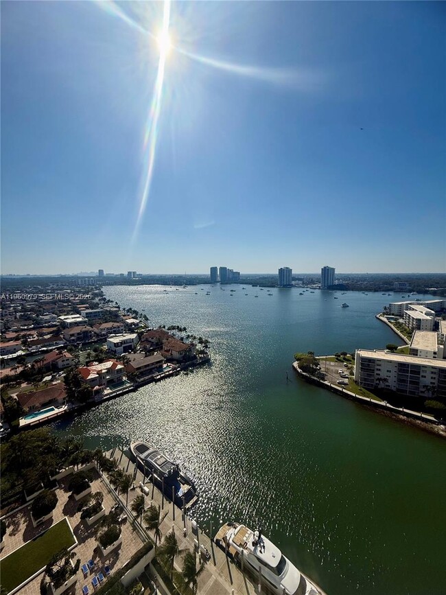 1000 W Island Blvd in Aventura, FL - Building Photo - Building Photo