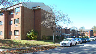 Suburban House in Norfolk, VA - Building Photo - Building Photo