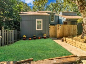 1043 Mariners Ct in Stone Mountain, GA - Building Photo