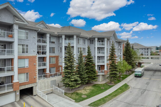 8535 Bonaventure Dr SW in Calgary, AB - Building Photo - Building Photo