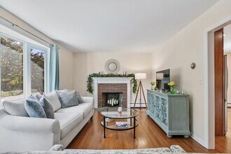 2 Weaver St in Greenwich, CT - Building Photo - Building Photo