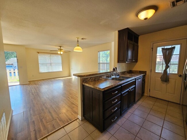 1205 Meadow Lake Dr in Noble, OK - Building Photo - Building Photo