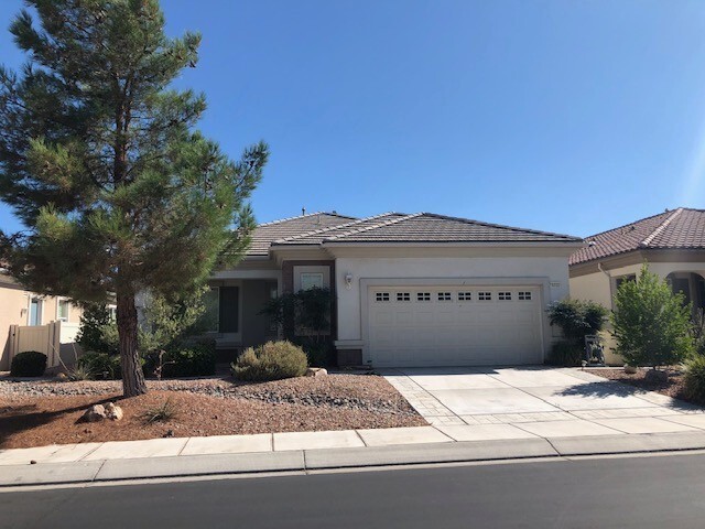 19333 Macklin St in Apple Valley, CA - Building Photo