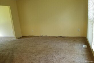 1887 Fleetwood Dr in Troy, MI - Building Photo - Building Photo