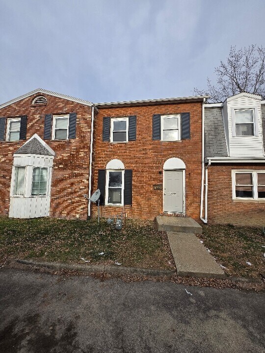 7037 Paxton Rd in Boardman, OH - Foto de edificio