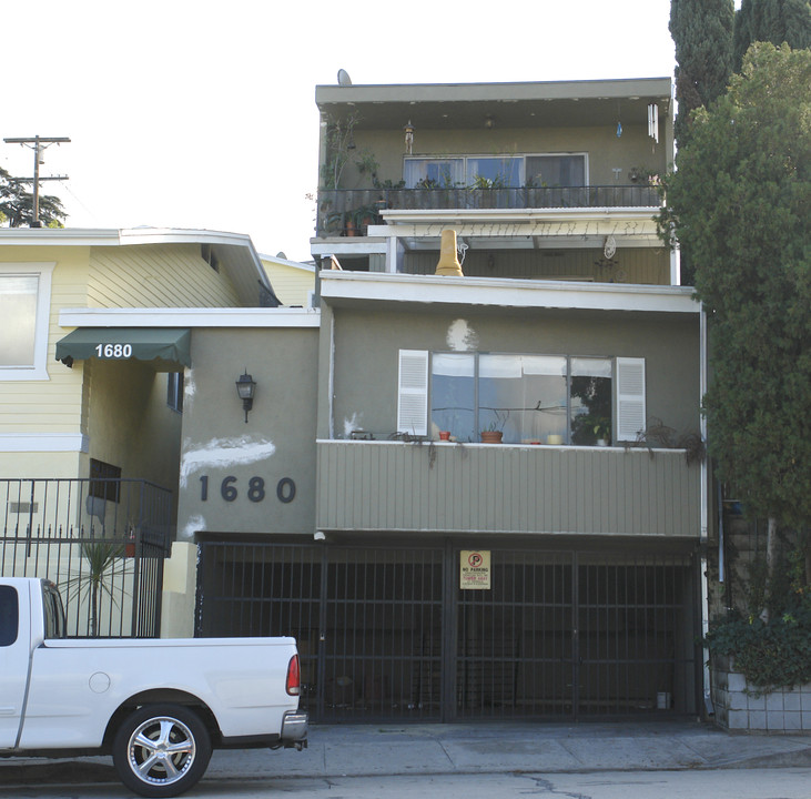 1680 Griffith Park Blvd in Los Angeles, CA - Foto de edificio