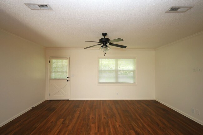 1125 M J Taylor Rd in Adel, GA - Foto de edificio - Building Photo
