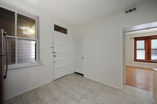 4000 N Southport Ave, Unit 2N in Chicago, IL - Building Photo