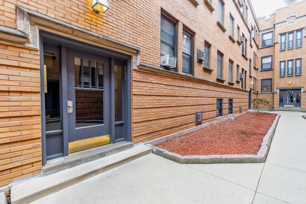 822 W Cornelia Ave in Chicago, IL - Foto de edificio