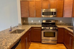 1210 Windsor Park Ct in Englewood, NJ - Building Photo