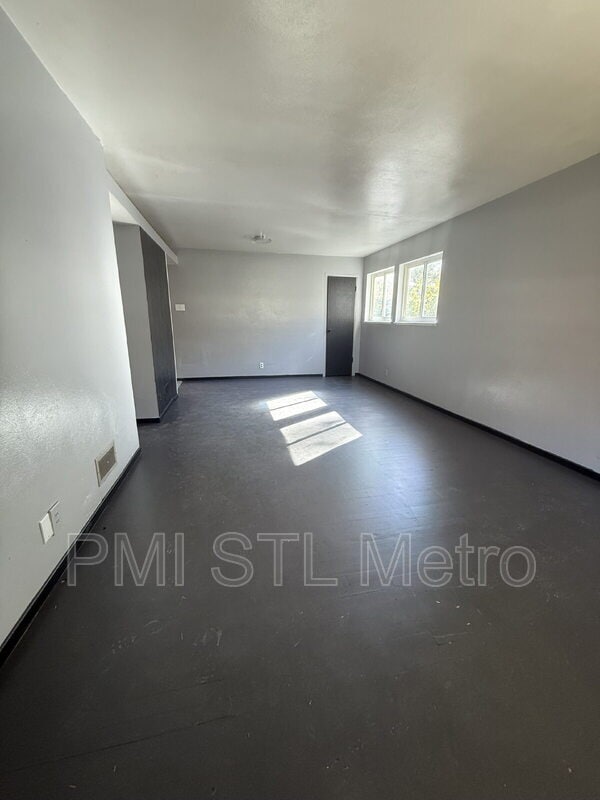 10736 Spring Garden Dr in St. Louis, MO - Building Photo - Building Photo