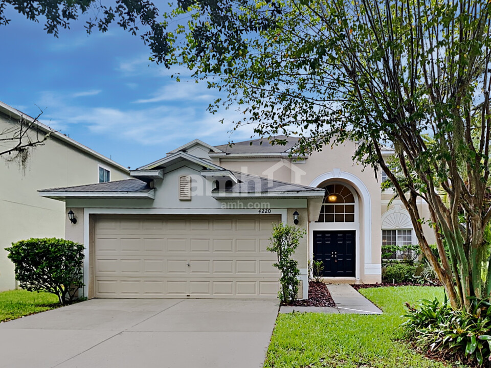 4220 Fishermans Pier Ct in Lutz, FL - Building Photo