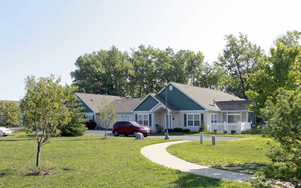 White Pines in Merrillville, IN - Building Photo