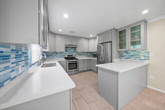 1337 Douglas St in Los Angeles, CA - Building Photo - Building Photo