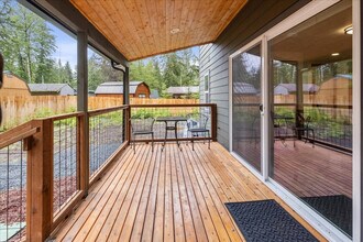 123 Mowich Way in Ashford, WA - Foto de edificio - Building Photo