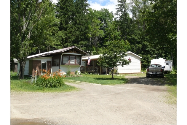 9582 Middle Rd in East Concord, NY - Building Photo