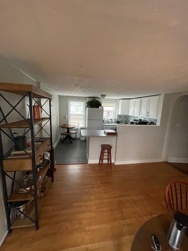 25 S End Rd, Unit 2nd