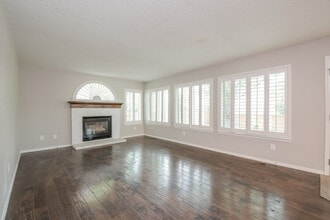 16556 E Hialeah Dr in Centennial, CO - Foto de edificio - Building Photo