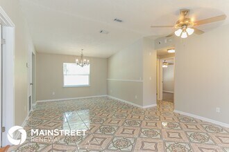 8472 Fury Dr in Jacksonville, FL - Foto de edificio - Building Photo