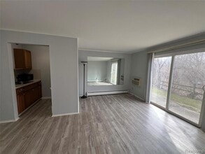 31831 Grand River Ave in Farmington, MI - Foto de edificio - Building Photo