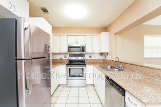 3355 Valley Bend Rd in College Park, GA - Foto de edificio - Building Photo