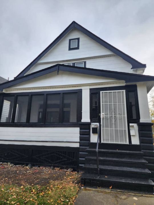 10008 Orleans Ave in Cleveland, OH - Foto de edificio